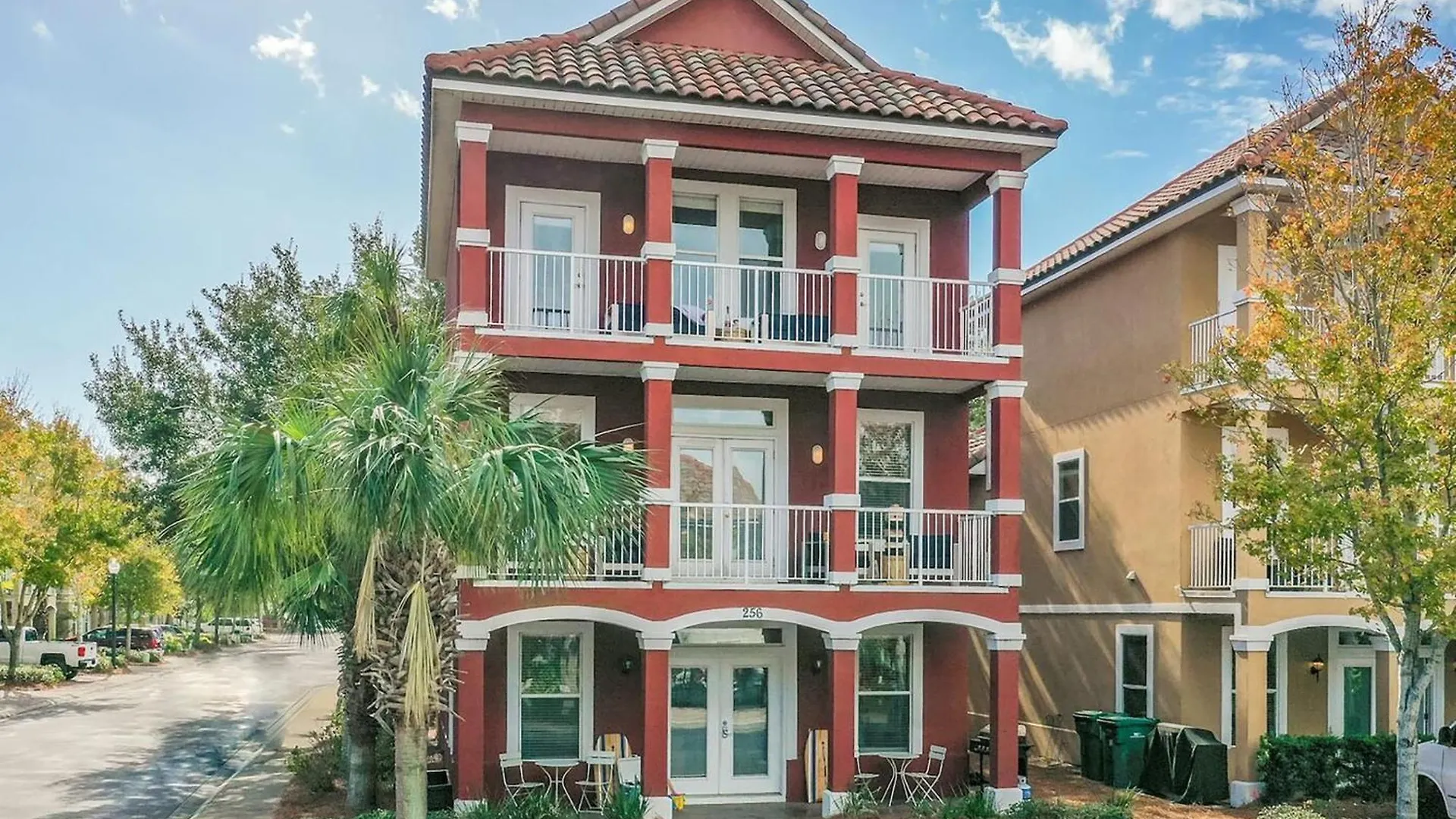 Coral By Avantstay Gorgeous Three Story Home W Two Balconies contacts
