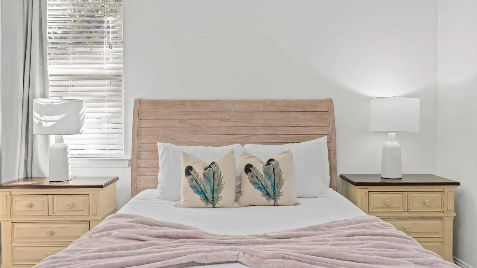 Holiday home Coral By Avantstay Gorgeous Three Story Home W Two Balconies Destin United States